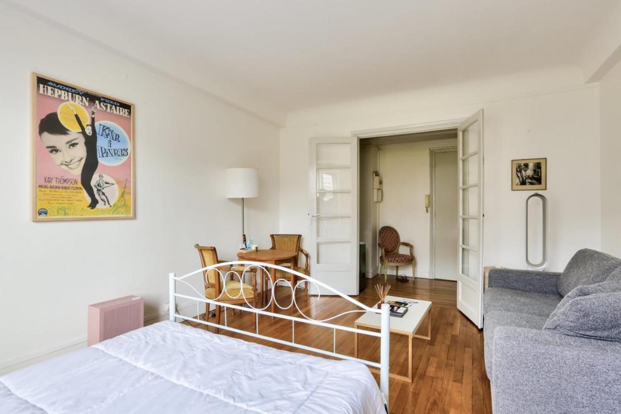 Appartamento Bright For 4 Near The Eiffel Tower Parigi